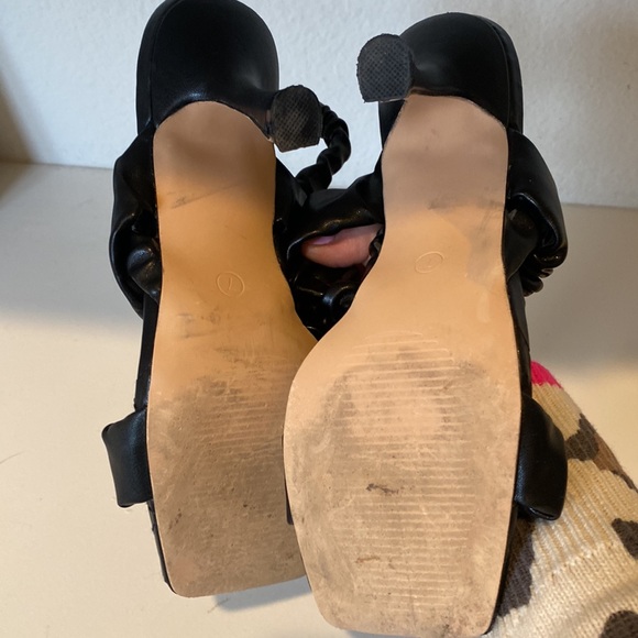 Macy’s Black kitten sandals with sling back - Picture 5 of 6